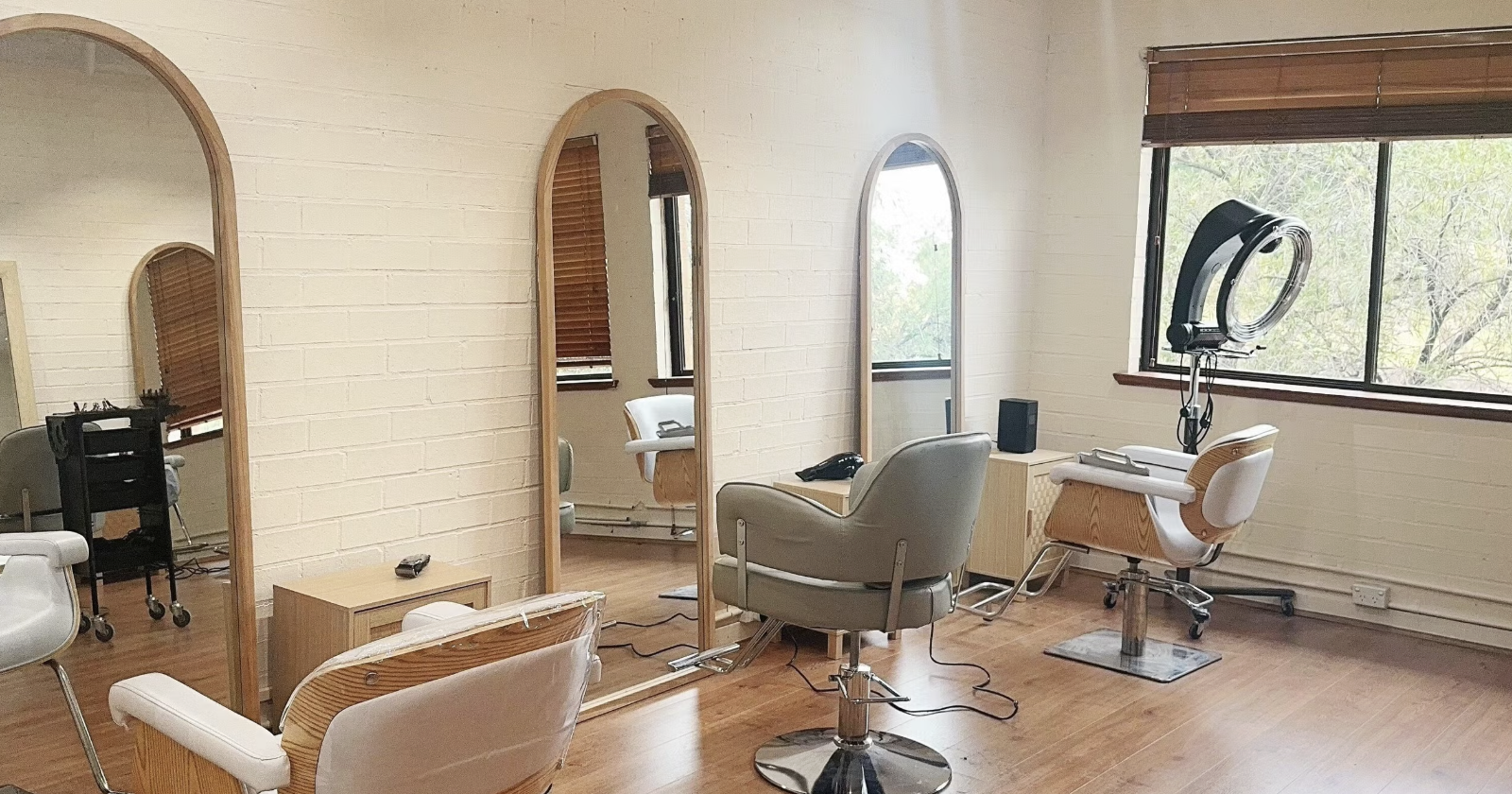 HI SIX Hair Studio salon atmosphere
